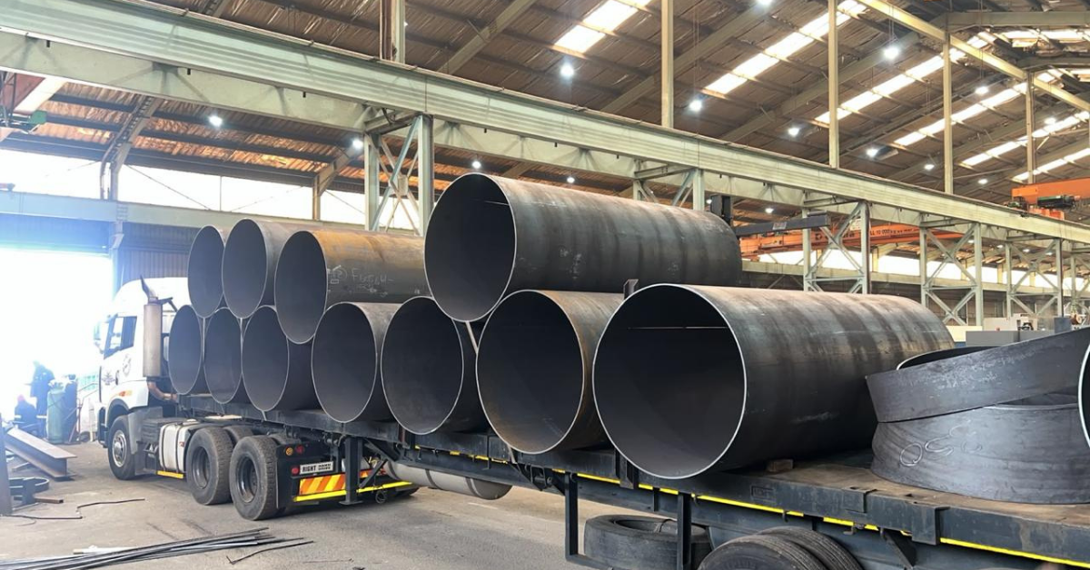 Steel Pipes Flatbed Truck